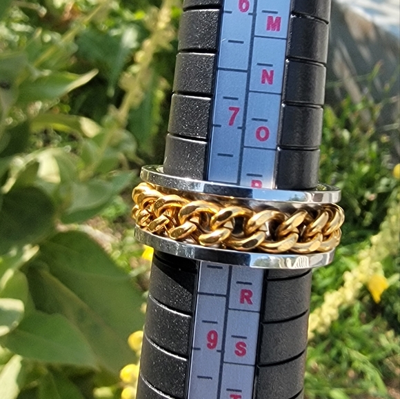 STAINLESS STEEL Men's Spinner Ring with gold-tone spinner chain. Size 8. - Picture 5 of 6